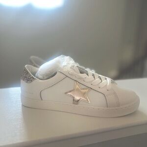 Brand New Vintage Havana Bianca Gold Glitter Sneakers, Womens Size: 7.5